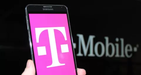 Ciberataque accede a datos de 15 millones de clientes de T-Mobile 