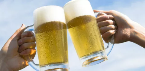 ¿Le gusta la cerveza? Estudio revela que es buena para el corazón