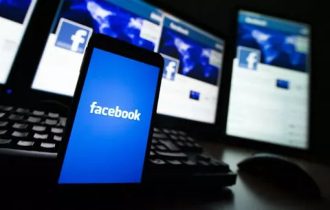 Facebook se compromete a censurar los mensajes xenófobos en Alemania