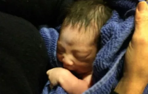 Buscan a madre de bebé abandonado en un pesebre 
