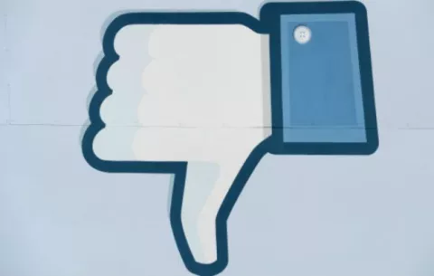 Facebook le hace la guerra a los videos engañosos