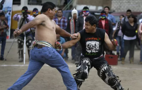 El Takanakuy, el rito peruano de golpearse entre sí