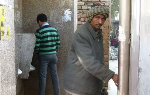 Tener un retrete, requisito para candidatos electorales en la India