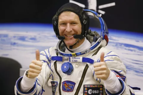 Astronauta Tim Peake llama a número equivocado desde espacio