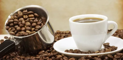 ¿De verdad la cafeína nos mantiene más alerta?