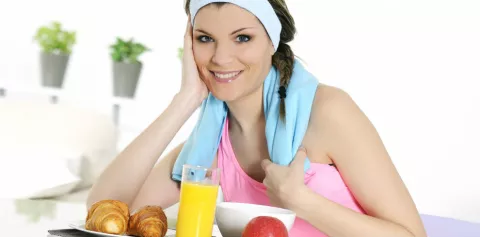 ¿Se puede adelgazar cambiando los horarios de las comidas?