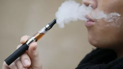 Reino Unido abre la puerta a recetar cigarrillos electrónicos como medicina