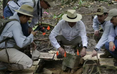 Arqueólogos extraen primeras piezas de la Ciudad Blanca en Honduras
