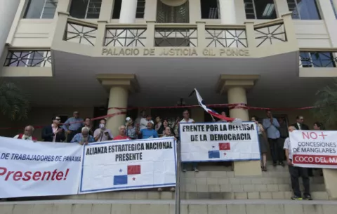 Indignación, renuncias e investigaciones dentro de la Corte