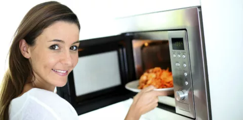 ¿Cuándo es peligroso recalentar la comida?