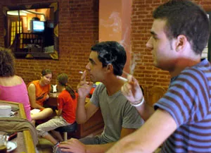 Humo de fumadores afecta a adolescentes que no fuman