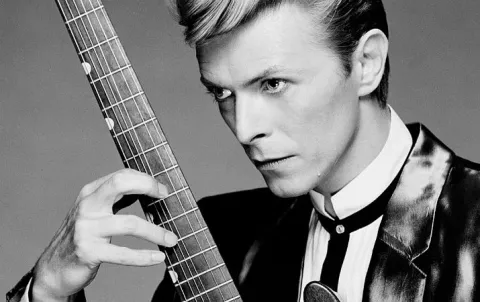 David Bowie, el hombre que cambió la moda desde las estrellas