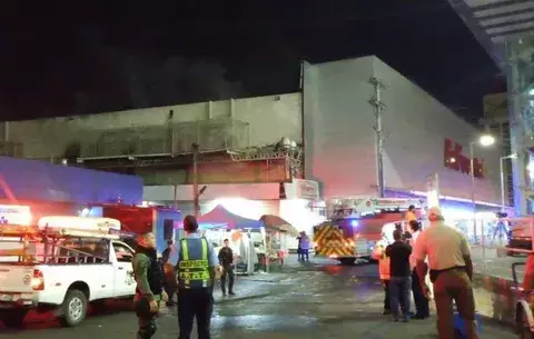 Arde tercer piso de almacén El Fuerte en San Miguelito