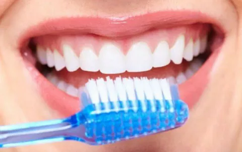 Siete consejos para cuidar los dientes este verano