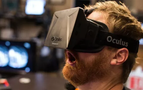 Mira las cómicas reacciones de los usuarios al usar lentes de realidad virtual