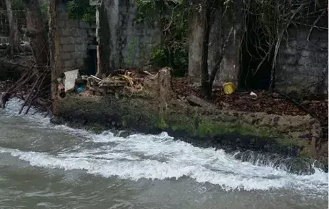 Bañistas en Bocas abandonan playas por fuertes oleajes