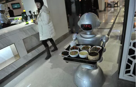 En el turismo, un robot podría ser más eficiente y menos costoso