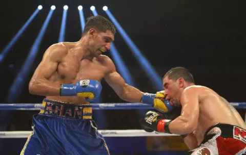 Khan quiere pelear como Mayweather Jr. 