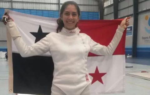 Espadachines alistan sus armas para  la guerra 