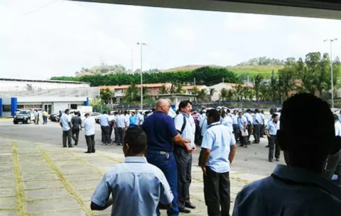 Operadores de MiBus denuncian plan del Gobierno para desconocerles $10 millones