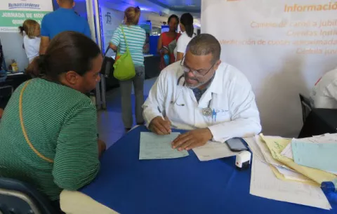 Denuncian falta de aires acondicionados en hospital de Aguadulce