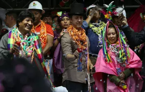 Evo Morales y Edward Norton abren celebraciones del carnaval en Bolivia