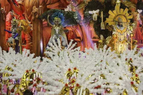 Brasil deja sus crisis de lado para entregarse al carnaval