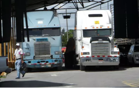 Se mantiene llamado a paro de transportistas de carga 