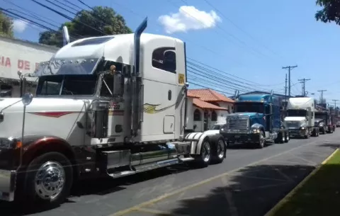 Transportistas de carga en Chiriquí en paro desde la medianoche