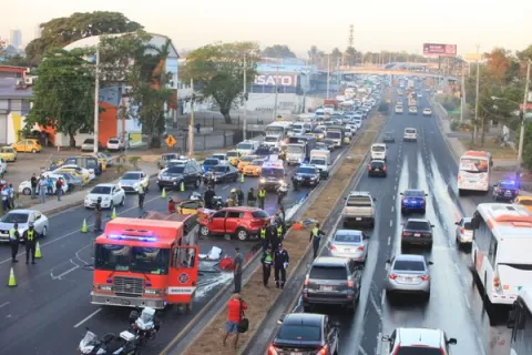  Saldo fatal en la Domingo Díaz; dos víctimas por choque frontal