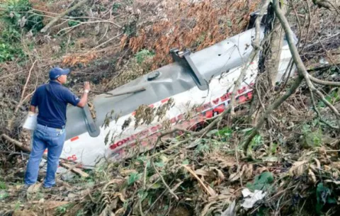 Camión cisterna cae en un barranco vía hacia Coclesito