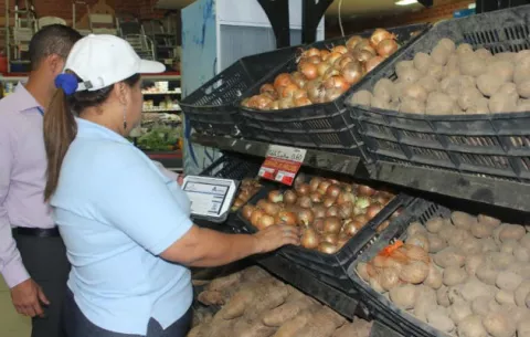 Decomisan productos sin registro sanitario en operativos en Chitré
