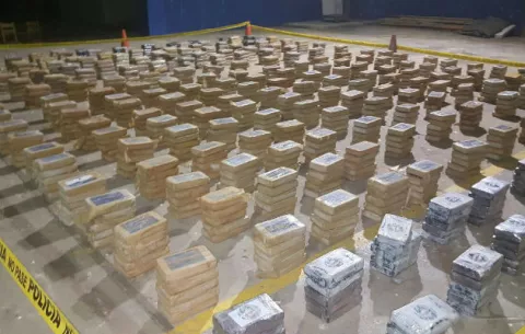 Incautan 1,122 kilos de droga en Ballenita de Santa Catalina