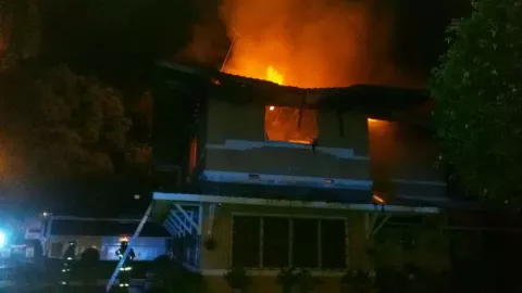Se incendia planta alta de Gold Hill en Colón
