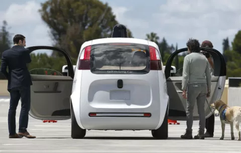 Computadoras ya son aceptadas como conductores de carros
