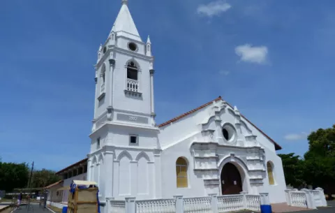 Moradores de Pesé consternados por irrespeto a santos del templo