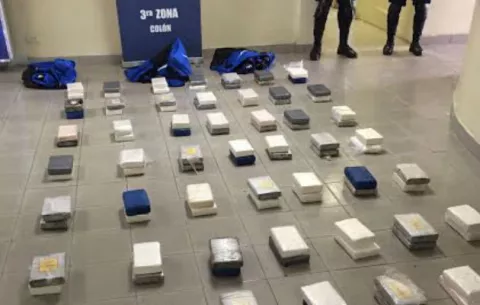 Decomisan 100 kilos de droga en puerto colonense