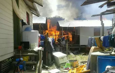 Siete viviendas destruidas por las llamas en Isla Colón