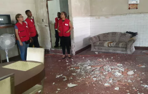 Cae parte de la losa en la sede de la Cruz Roja en Colón 