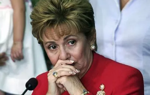 Mireya Moscoso asistirá a funeral de expresidente Flores 