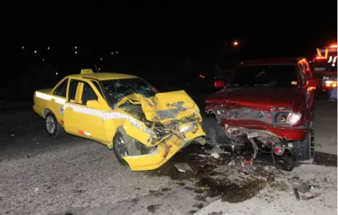 Muere pasajero de taxi en accidente de tránsito