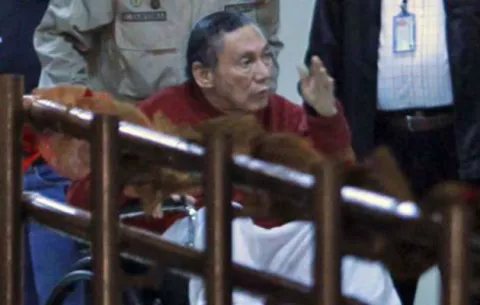 Noriega es trasladado al Imelcf para evaluación médica