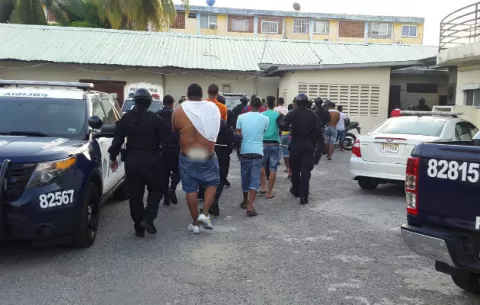 Detienen a 14 personas en operativo antipandillas en Colón