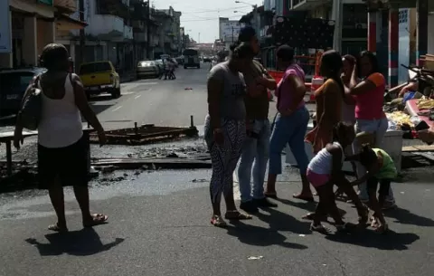 Damnificados de incendio en Colón realizan protesta