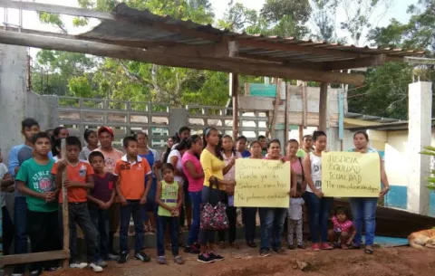 Aseguran que no iniciarán clases en salones ranchos en escuela de Toabré