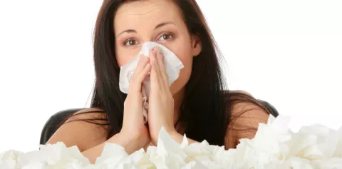 Sonarse mal la nariz puede provocar sinusitis o neumonía