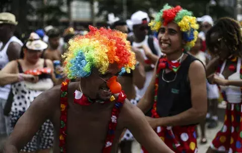 Río de Janeiro pasa la noche en vela y madruga por el carnaval
