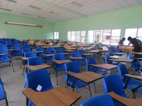 Faltan salones en centro educativo de Penonomé