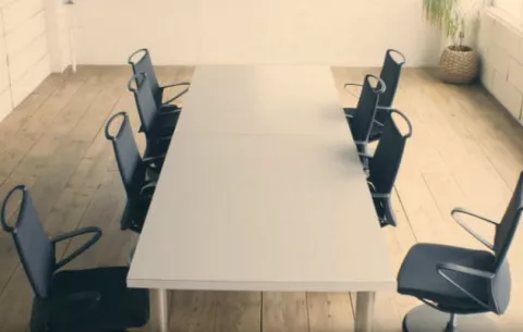 Sillas que se arreglan solas, ¿realidad o actividad paranormal? 