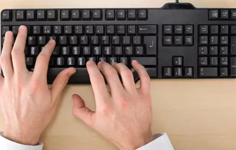 ¿Te has preguntado por qué el teclado no empieza con ABCDE?